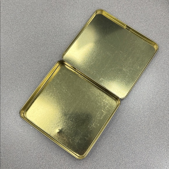 Rare 1982 Hershey's Little Puck Cigars Tin - Picture 3 of 3